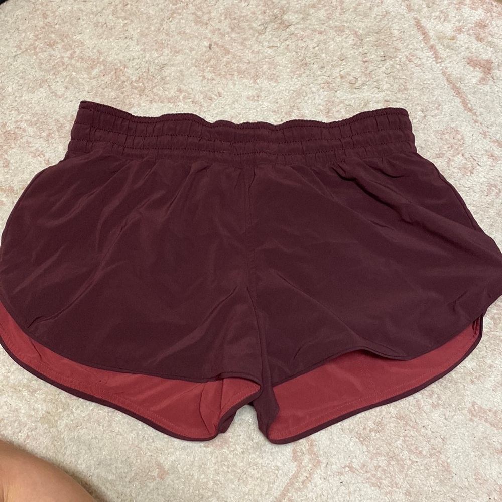 Lululemon reversible short.